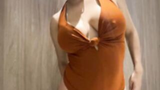 Carolina_star aka karol__cam  pussy play at change room