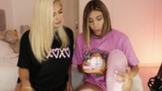 Amelie_bunny_real having sex with missbunnygirl pt 1