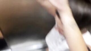 Amigas chapadas no elevador calcinha