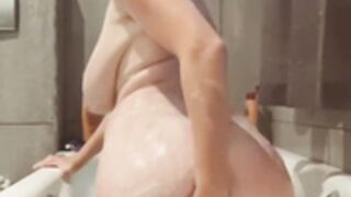 secretlifeofsophiex aka redhead.girlnextdoor bathtub