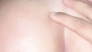 Sentando Gostoso com Plug Anal