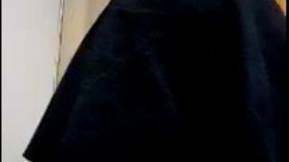 CHICA EN FALDA TRANSMITIENDO EN FB LIVE