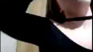 CHICA EN FALDA TRANSMITIENDO EN FB LIVE