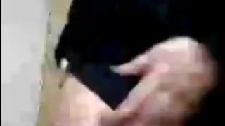 CHICA EN FALDA TRANSMITIENDO EN FB LIVE