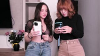 Vanandjuani & Lindabluee 1st lesbian show together pt 1