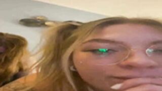 NickyGold_offiziell short licking pussy