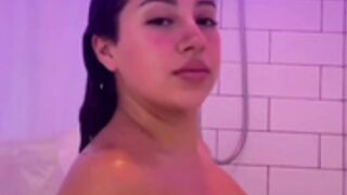Elleroseexo taking shower, big tits