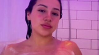 Elleroseexo taking shower, big tits
