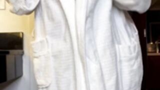 Bodybyvictxria taking off her bathrobe