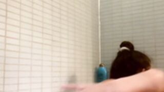 Itsmoganjohnson in the tub 002