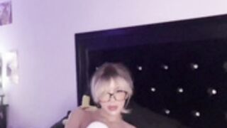 Naomixo18 short clip of mastubation