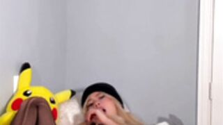 naomixo18 mastubation with her biggest dildo