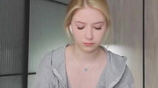 kittyloffe_2025-03-10_05-02-25_682