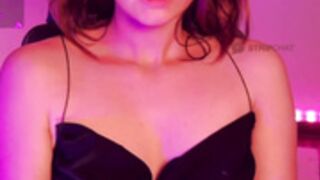 nylaahh-1 (Teasing Boobs)