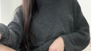 Ellaisakittycat sensually strokes herself till cum shot