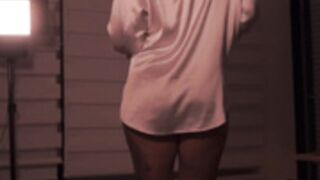 Amy Dances, Plays and Cums For You