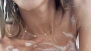 Jully Lov - OF - shower