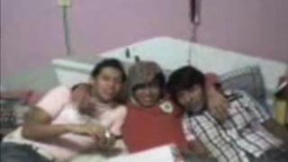 Se Deznuda Por Una Apuesta A sus amigos