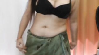 Desi aunty sexy dance