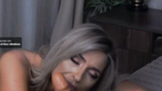 ₭ɘnƶ!ɘ - Horny Milf Fuck$ Her$elf