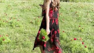 Georgia (Polina Kadynskaya, Viva, Susza K) [OF] Red flowers