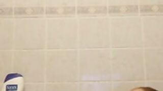 Naughty Poppy [1191146] (Clip) washing my hair and showing off my pussy in the bath [2018-03-07]