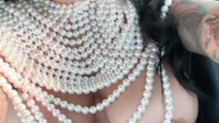 Brittanya Razavi 034