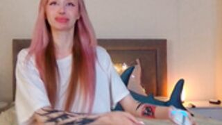 Kirayagamii flashes her tiny tits