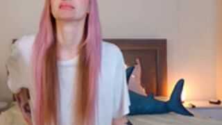 Kirayagamii flashes her tiny tits