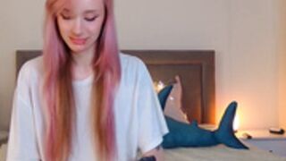 Kirayagamii flashes her tiny tits