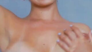 ivona bigboobs in oil