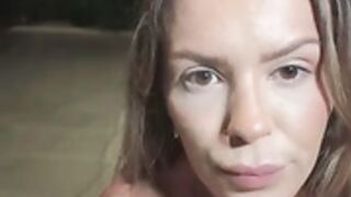 SC-Hotbella- # s'affiche toute nue en se doigtant #rue