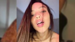 MisFrekcles_ Close Tits