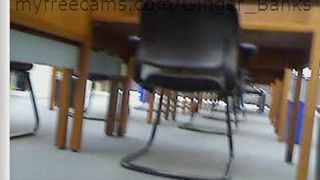 Ginger_Banks Biblioteca jugando con su dildo.