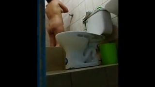 Sobrino Cacha A Su Tia Banandose