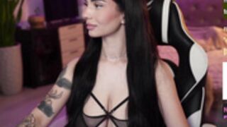 Linda_Warners looking sexy sexy sexy!