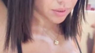 Nalgonasex_ two Latinas flashing a public place