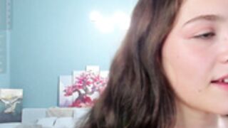 kissiekat 2025-07-22 lotion nips 1/3