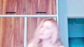 Miss_Magic_Eyes live_show 02