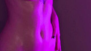 Vixenp Oiling Her Fit Sexy Body