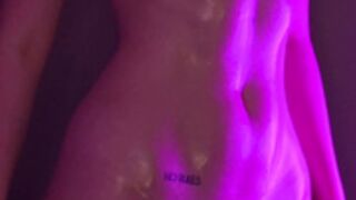 Vixenp Oiling Her Fit Sexy Body