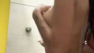 Kelly Oliveira quick shower clip