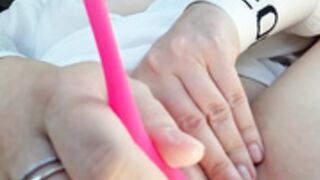 Bondgirl_013 play pussy in car