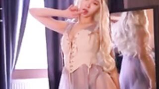 Busty Blonde Cutie ♥ Dᴀᴇɴᴇʀʏs HOT Vibes & Tease