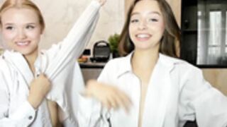 poople_18 flooora_0 2025-08-07 gg flashing and kissing