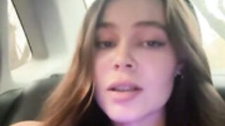 nicole111 play pussy in car
