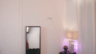 Yess_kiki cumming and boobs