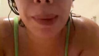 Lizbeth Rodríguez jacuzzi liveshow