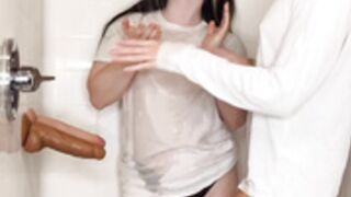 Livinia Roberts GG Shower Huge Dildo Suck