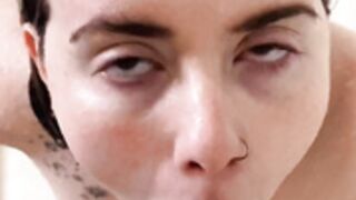 Livinia Roberts GG Shower Huge Dildo Suck